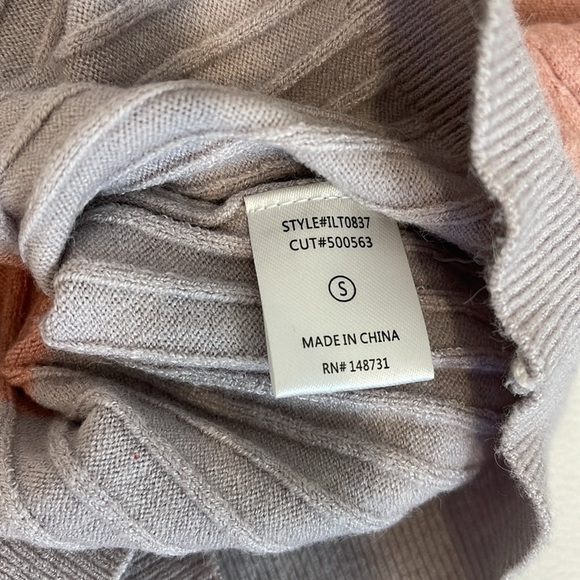 Colorblock Lightweight Sweater size small - Picture 3 of 3